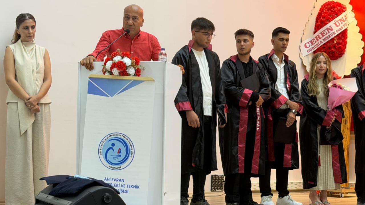 Mezuniyet Törenine Damga Vuran Konuşma: "Diploma Yetmez, Karakter Gerekir"