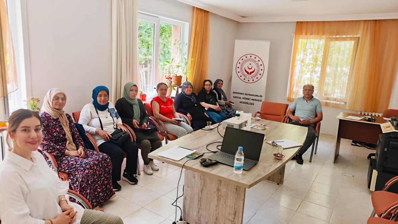 Tek Ebeveynli Ailelere Yönelik Eğitim Düzenlendi