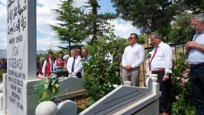 Vali Çiçek'ten Aşağıçağlar'daki Maden Şehitliği'ne Anlamlı Ziyaret