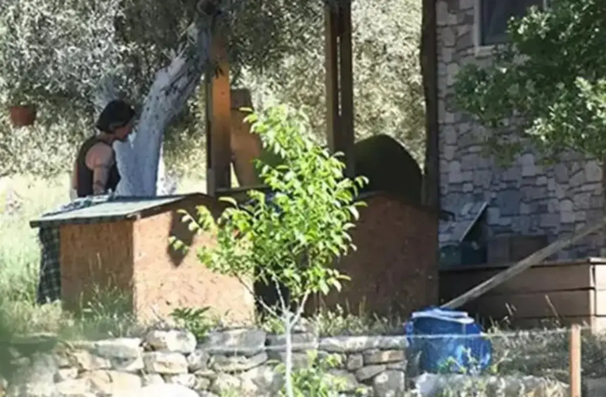 Özlem Tekin uzun süre sonra ortaya çıktı